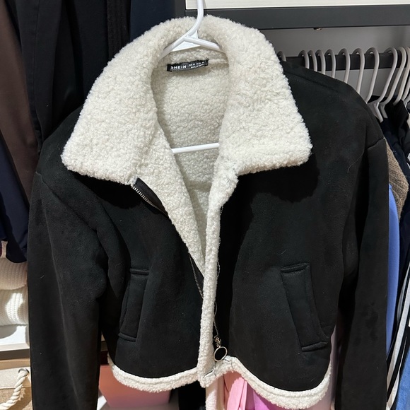 SHEIN Zip Up Contrast Teddy Collar Suede Jacket in Black & White - Picture 3 of 8